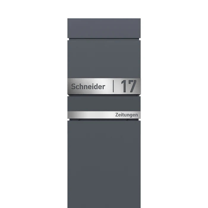 Stand-Briefkasten mit Zeitungsfach und personalisierten Edelstahl-Schildern