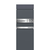 Stand-Briefkasten mit Zeitungsfach und personalisierten Edelstahl-Schildern
