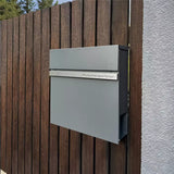 Minimalistischer Briefkasten mit schmaler Edelstahlleiste