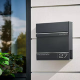 Personalisierter Briefkasten B25 mit pulverbeschichteter Oberfläche und 2x Lasergravuren