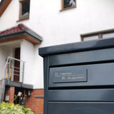 Namensschild oder Briefkastenschild aus Edelstahl, pulverbeschichtet