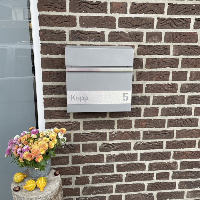 Briefkasten B3 personalisiert mit Edelstahl-Schild