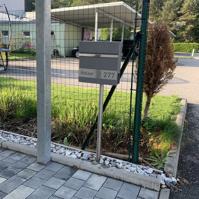 Briefkasten B3 personalisiert mit Edelstahl-Schild