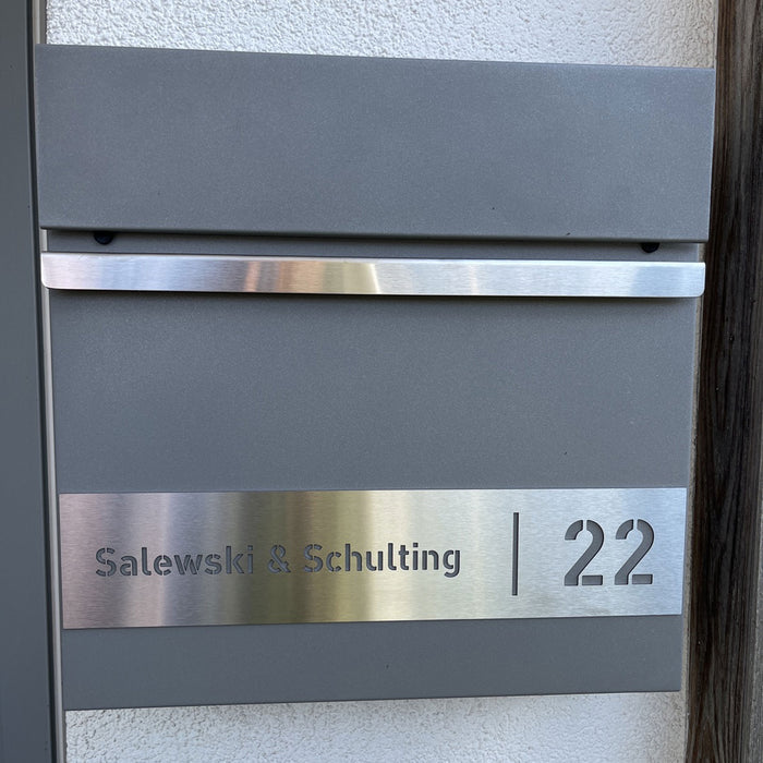 Briefkasten B3 personalisiert mit Edelstahl-Schild