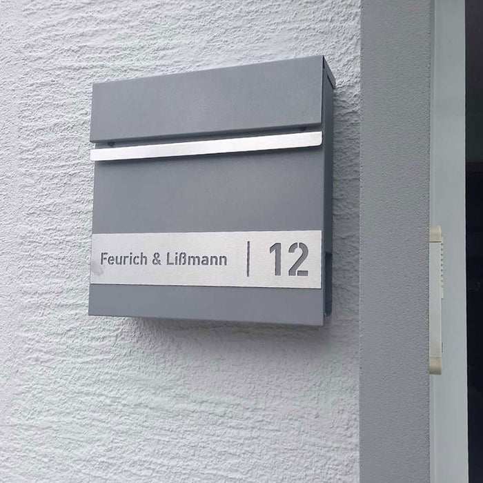 Briefkasten B3 personalisiert mit Edelstahl-Schild