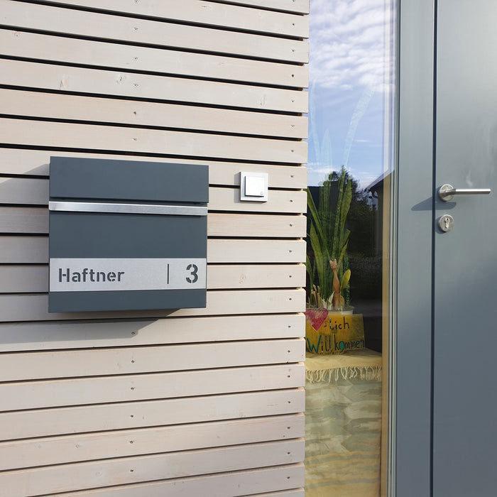 Briefkasten B3 personalisiert mit Edelstahl-Schild