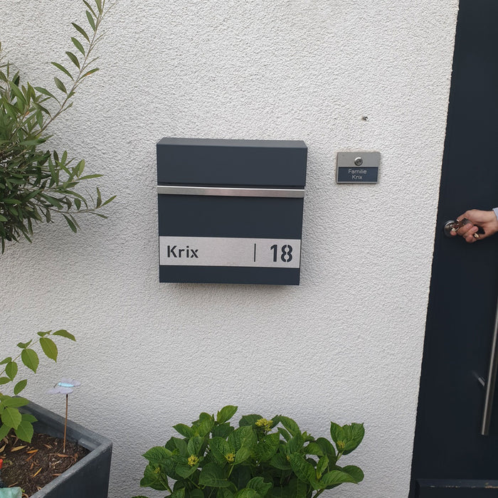 Briefkasten B3 personalisiert mit Edelstahl-Schild