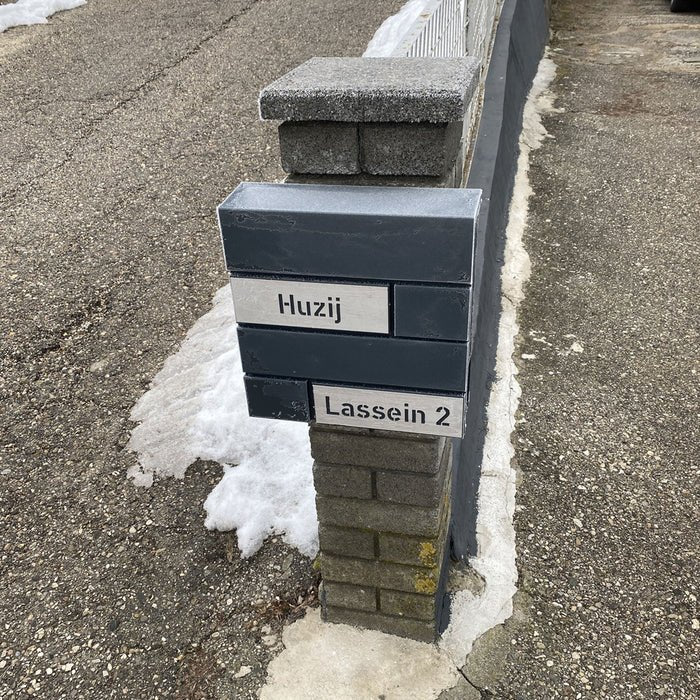 Briefkasten B4 personalisiert mit Edelstahl-Schildern - GÜRTLER.shop