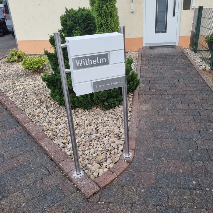 Briefkasten B4 personalisiert mit Edelstahl-Schildern - GÜRTLER.shop