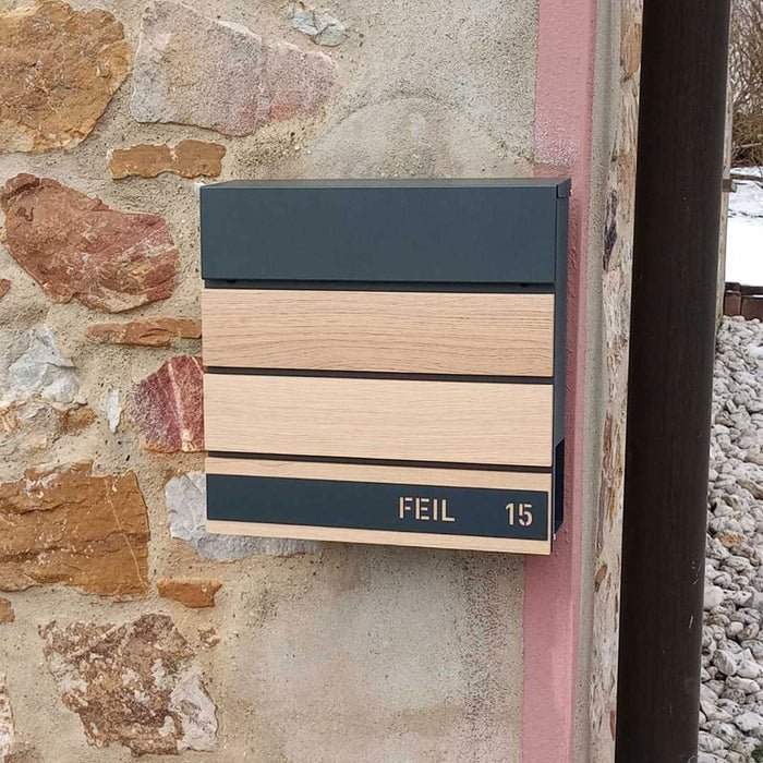 Briefkasten B51 (in RAL7016) mit Eichen-Massivholzelementen - personalisiert - GÜRTLER.shop