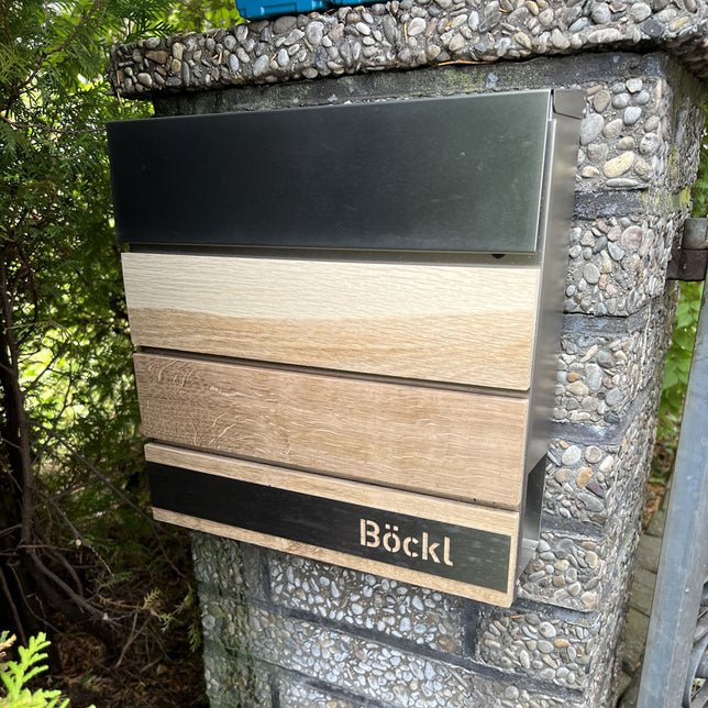Briefkasten B52 (in Edelstahl) mit Eichen-Massivholzelementen - personalisiert - GÜRTLER.shop