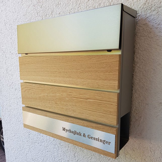 Briefkasten B52 (in Edelstahl) mit Eichen-Massivholzelementen - personalisiert - GÜRTLER.shop