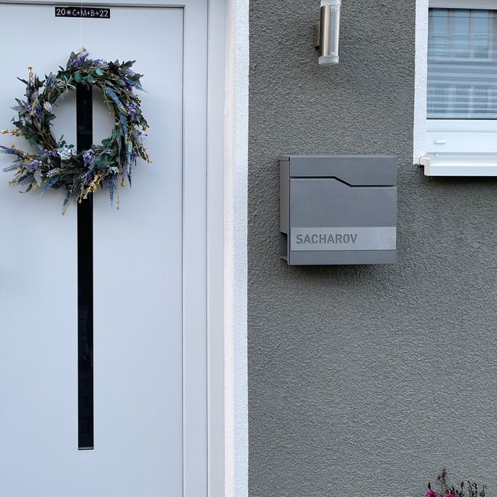 Briefkasten B7 personalisiert mit Edelstahl-Schild - GÜRTLER.shop