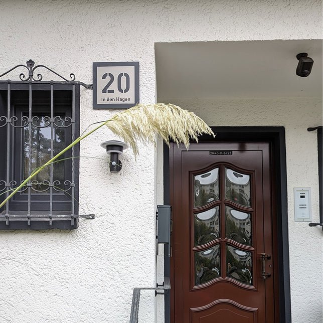Hausnummer H7 aus Edelstahl, 3D-Effekt, pulverbeschichtet, mit Straßennamen - GÜRTLER.shop