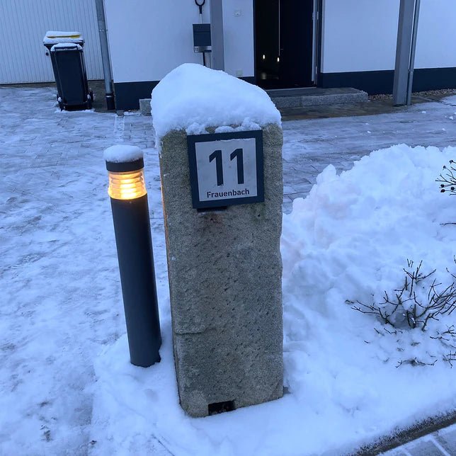 Hausnummer H7 aus Edelstahl, 3D-Effekt, pulverbeschichtet, mit Straßennamen - GÜRTLER.shop